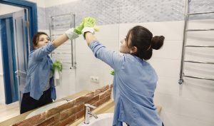 Read more about the article Mastering the Art of Effortless Bathroom Cleaning